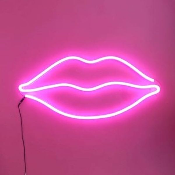 LED neon flex lips light in pink from Custom Neon®