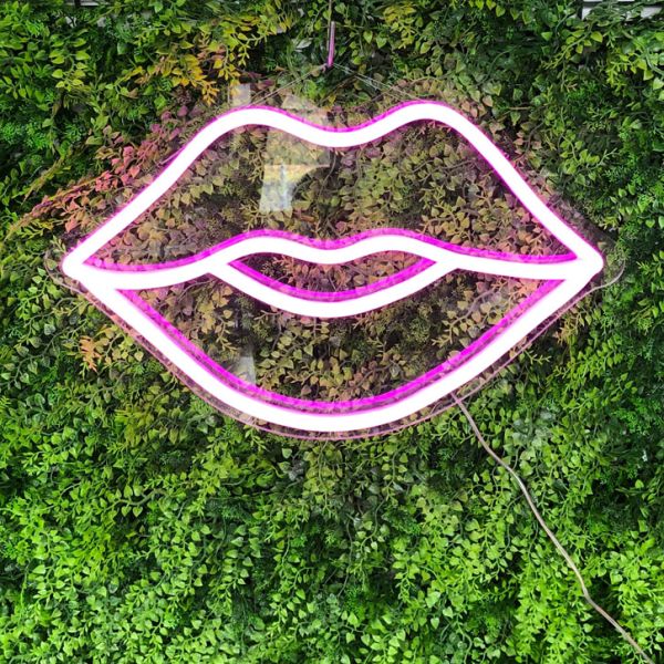 PUCKER UP LED Neon Lips Light - photo CustomNeon.co.uk