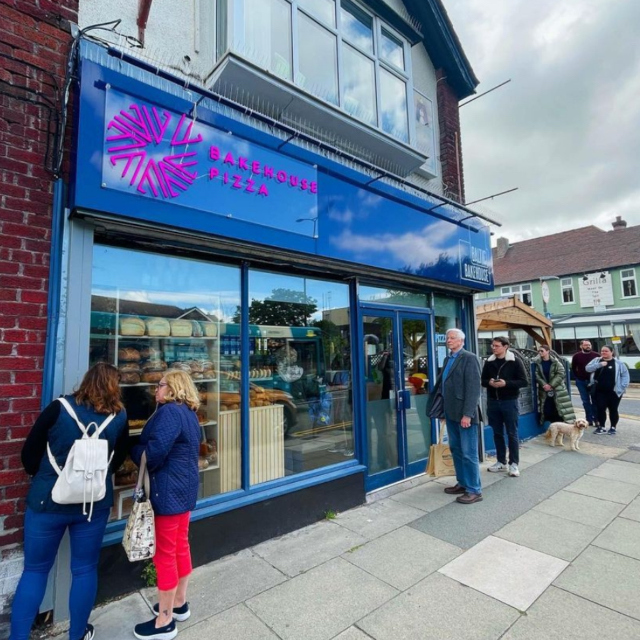 Custom Neon® outdoor storefront sign @bakehousepizza