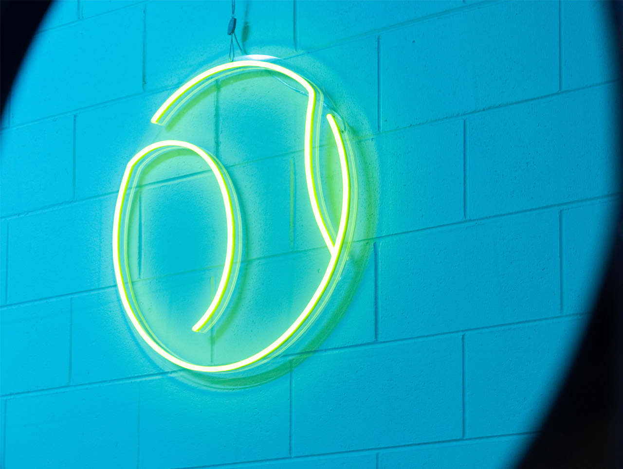 Custom Neon&reg; yellow tennis ball sign for tennis.com.au @australianopen