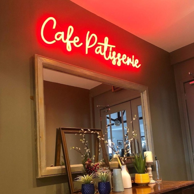 Red Custom Neon® selfie sign @cafepatisserie