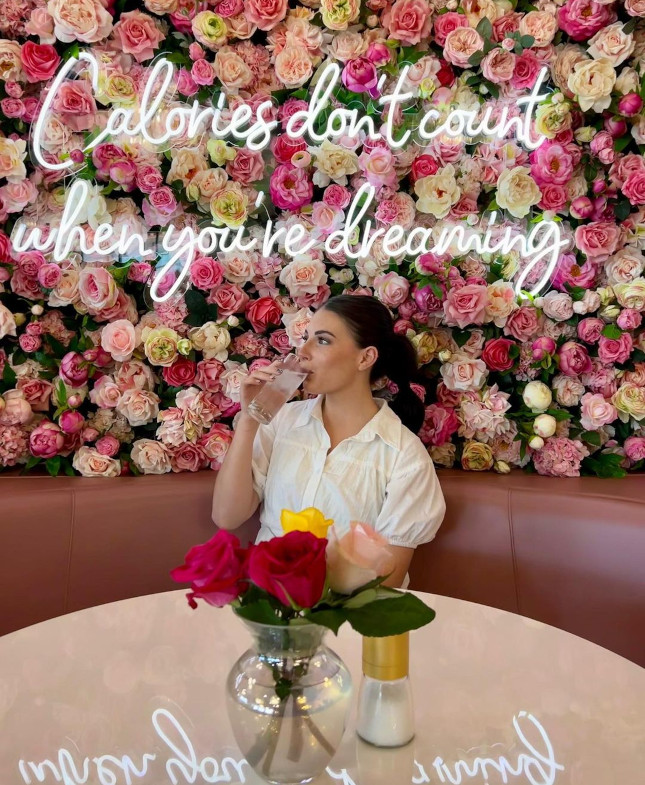 Calories don't count when you're dreaming white Custom Neon® quote sign @plateddreamscafe