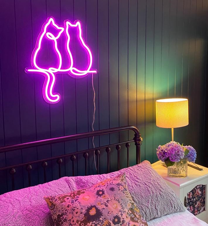 Pink Custom Neon® artwork of two cats on a bedroom wall @georgiahinton