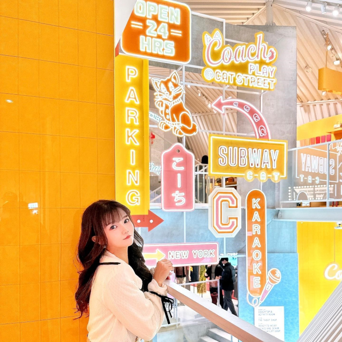 Retail store signs @coach_japan made by Custom Neon®