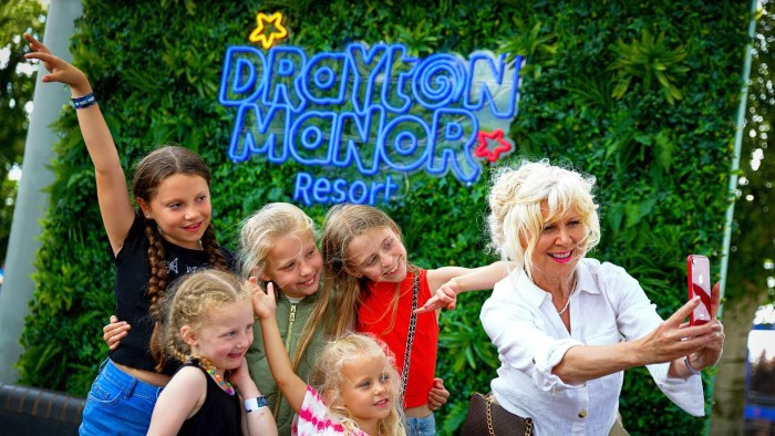 Drayton Manor Resort outdoor waterproof logo sign made by Custom Neon® @draytonmanor