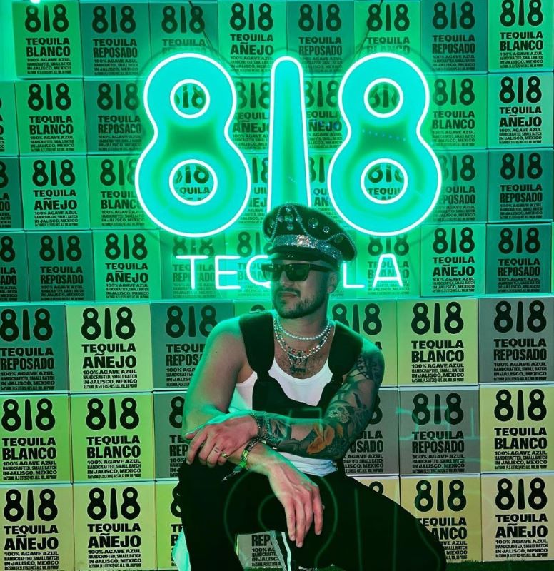 Green Custom Neon® brand sign @drink818