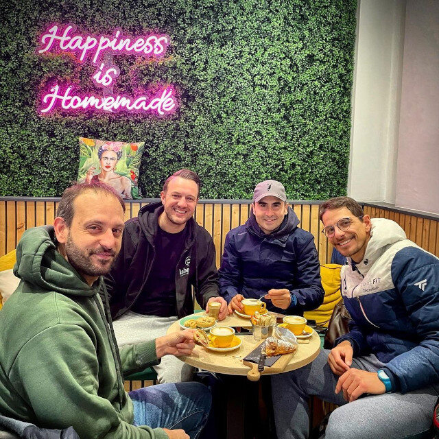 Green wall pink bakery quote sign by Custom Neon® @labakery.london