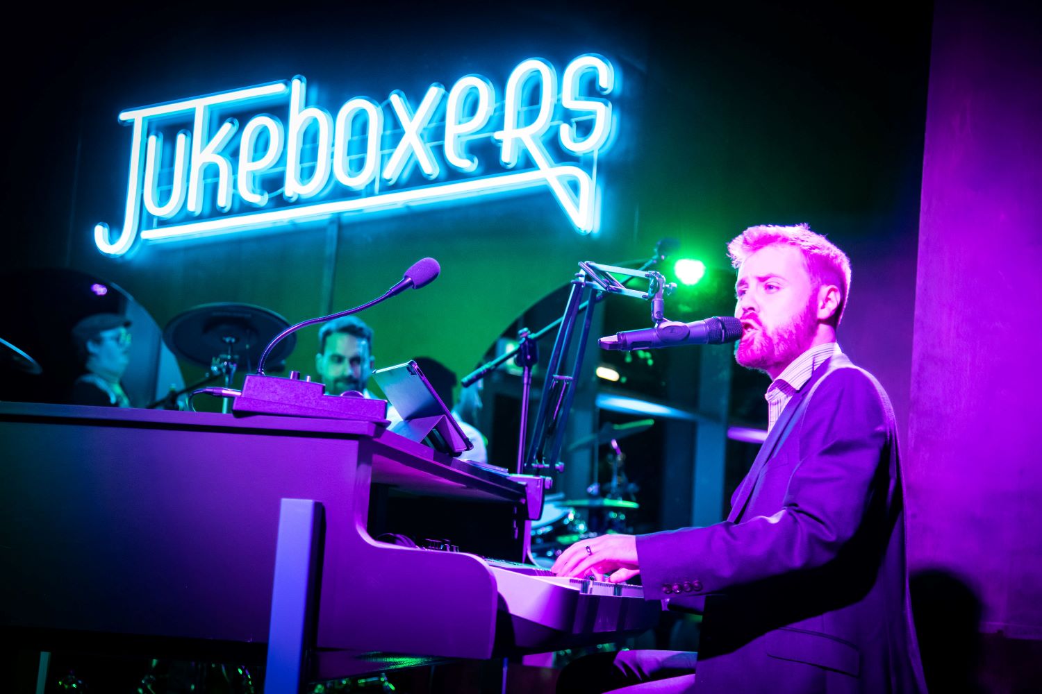 Blue Custom Neon® logo @jukeboxersbar