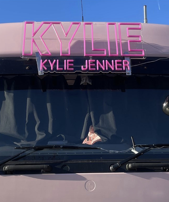 Custom Neon® pink logo @kyliejenner for brand activation by @we_are_hyperactive