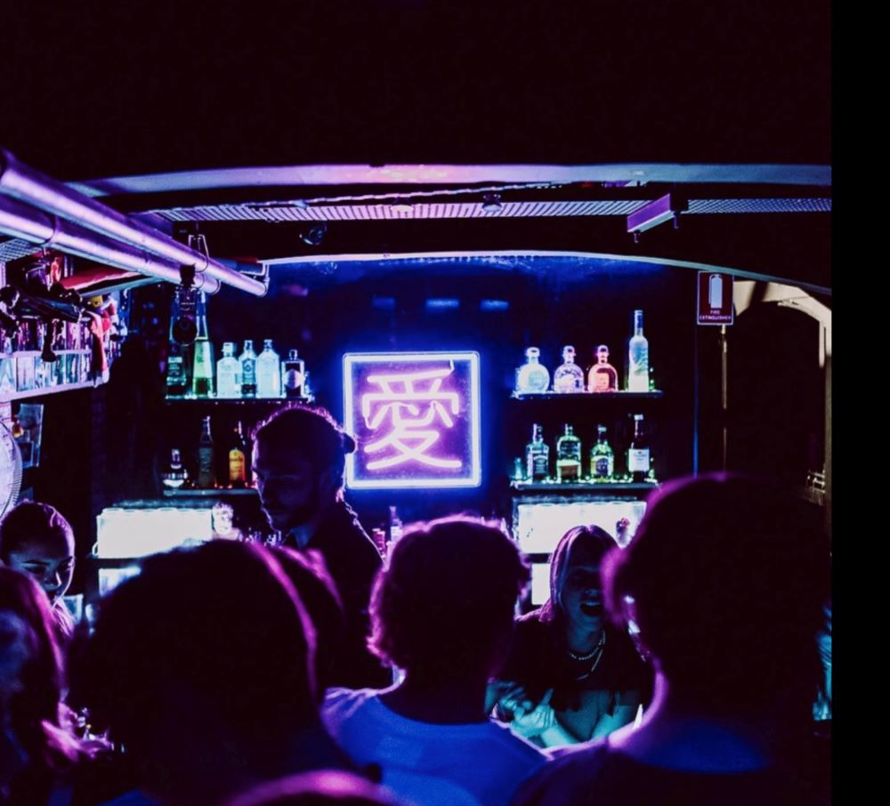 Custom Neon® purple Chinese characters sign @loverboy.adl