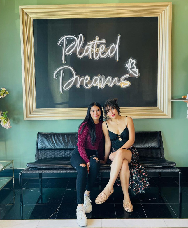 Custom Neon® white quote signs @plateddreamscafe