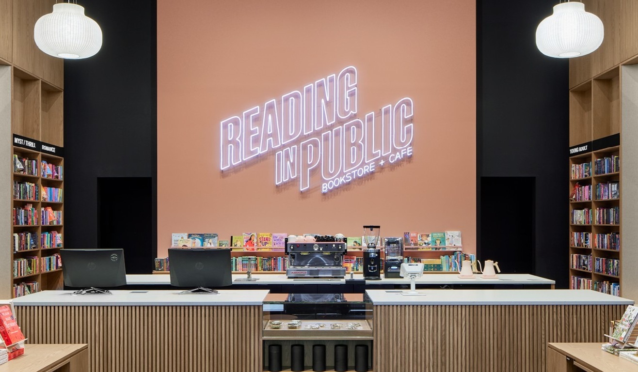 Large retail logo sign by Custom Neon® @readinginpublic