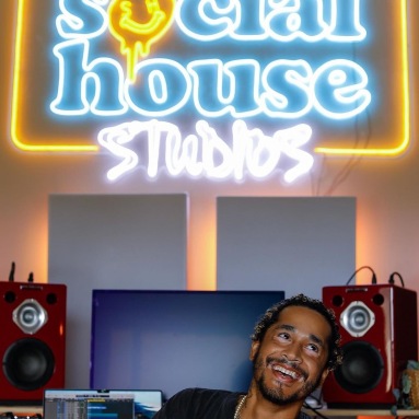 Custom Neon®  @feature