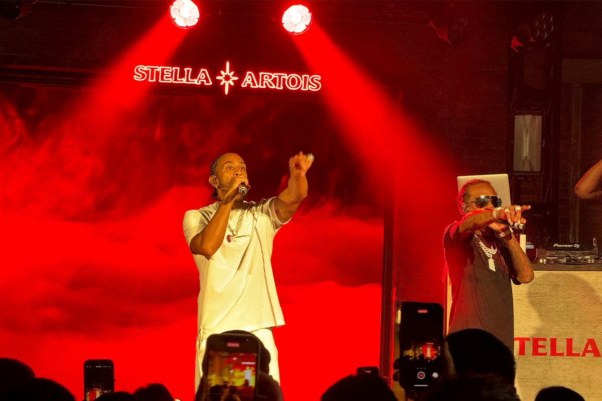 Stella Artois red Custom Neon® sign behind @ludacris while performing at the Hot Ones Live event in Chicago IL organised by @thesuperproducers @emdahlquist