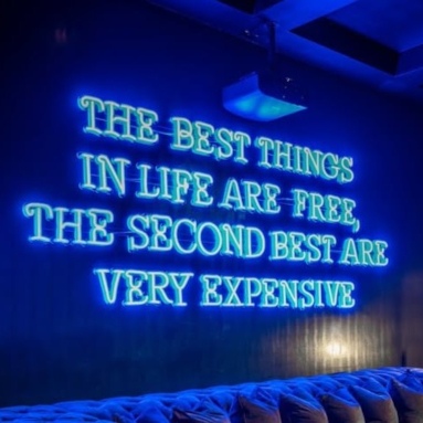 Massive living room signage installation by Custom Neon® @morroneinteriors