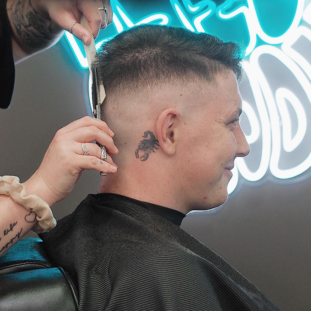 Good Vibes Custom Neon® wall art @theresidentbarber