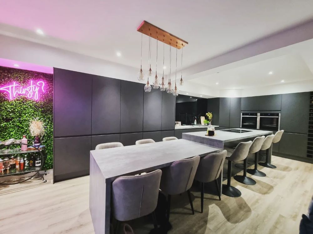 Custom Neon® Thirsty? bar sign @a.piece.of.pye