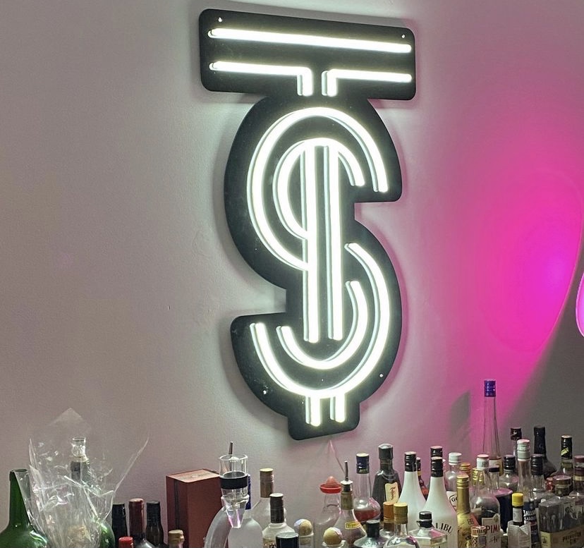 Black & white wedding monogram @timothy_slape made by Custom Neon®