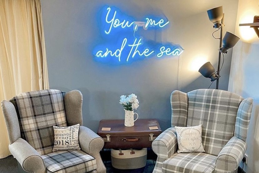 Tropical blue home sign by Custom Neon® 